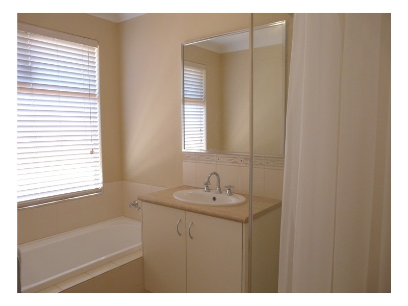 18 Sugarwood Terrace, Halls Head WA 6210