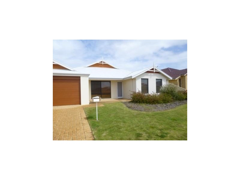 13 Mawson Grange, Lakelands WA 6180