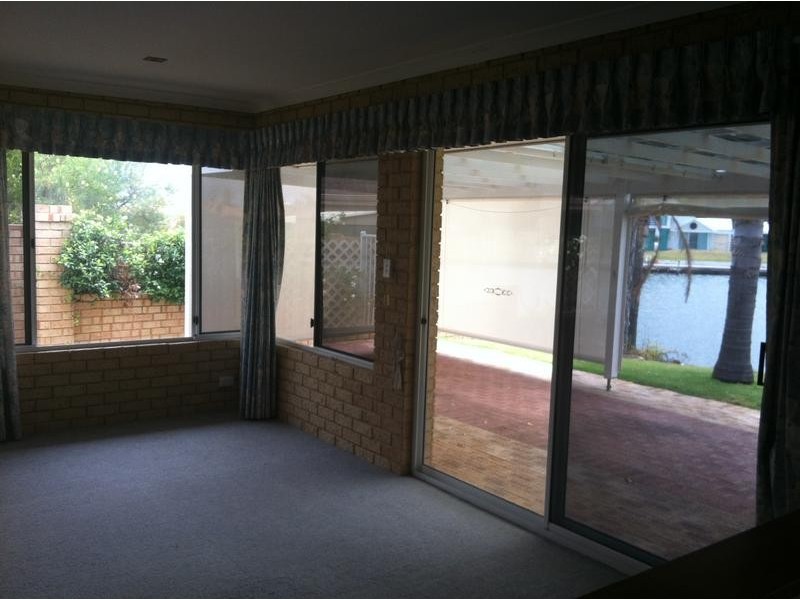 11 Warren Place, Dudley Park WA 6210