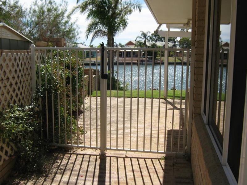 11 Warren Place, Dudley Park WA 6210