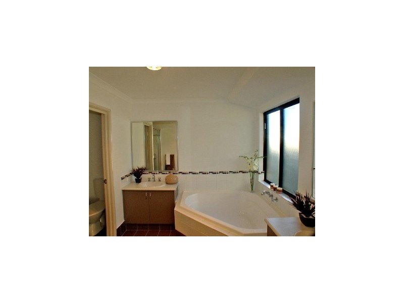 1 Adela Bend, Lakelands WA 6180