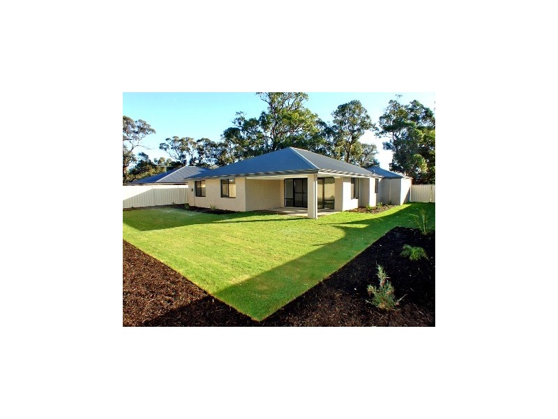 1 Adela Bend, Lakelands WA 6180