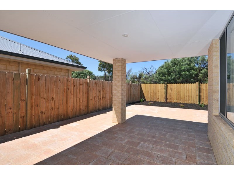 18 Anhinga Trail, Dudley Park WA 6210