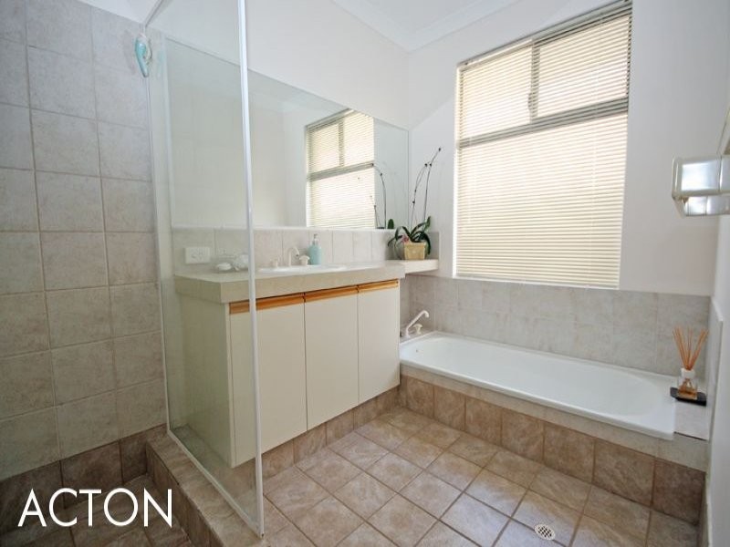 44 Paradise Circuit, Halls Head WA 6210