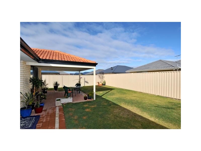 4 Torquay Way, Secret Harbour WA 6173