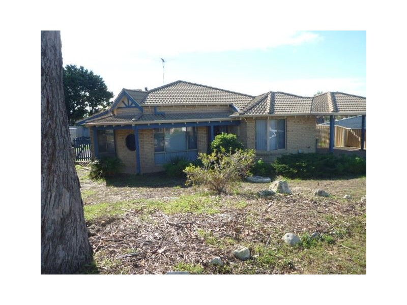 11 Yorrell Place, Halls Head WA 6210