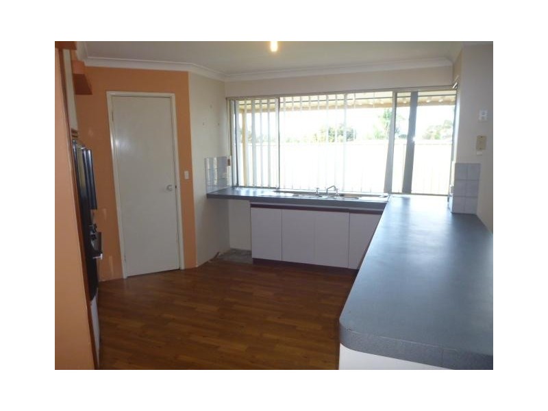 11 Yorrell Place, Halls Head WA 6210