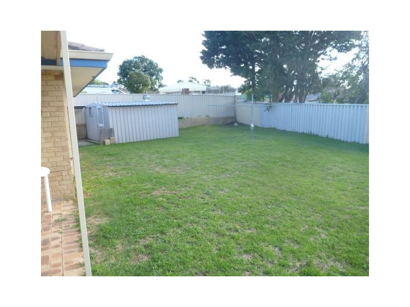 11 Yorrell Place, Halls Head WA 6210