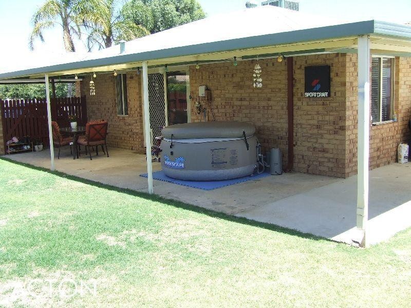 4 Lambourne Place, Halls Head WA 6210