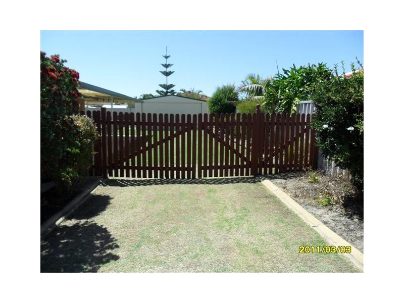 4 Lambourne Place, Halls Head WA 6210