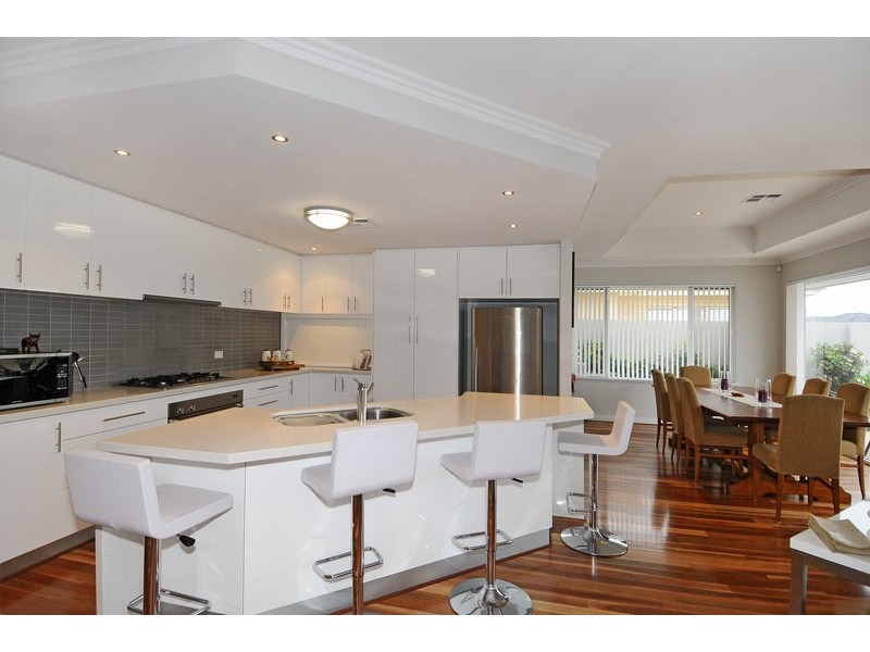 17 Twilight Court, Dudley Park WA 6210