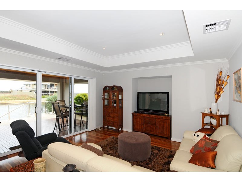 17 Twilight Court, Dudley Park WA 6210