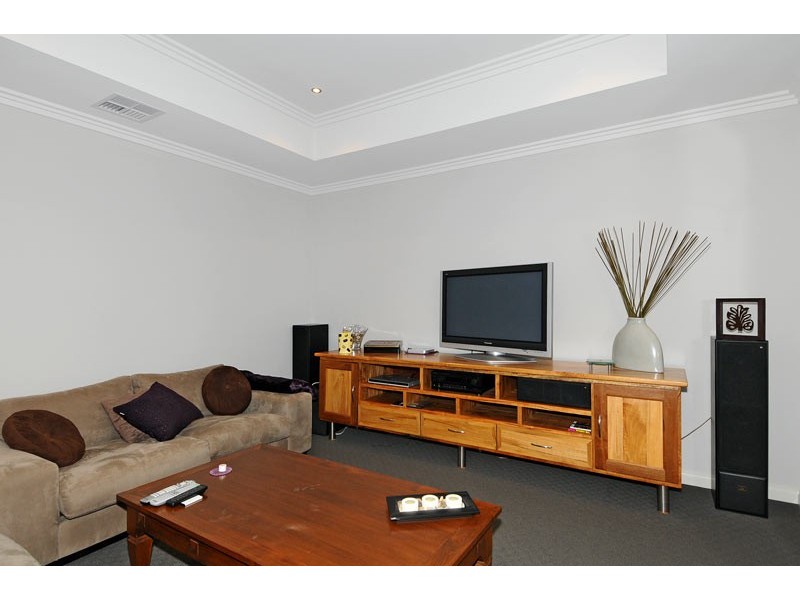 17 Twilight Court, Dudley Park WA 6210