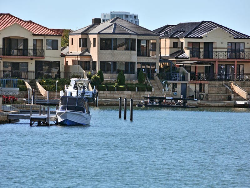 23 Finistere Island Retreat, Halls Head WA 6210