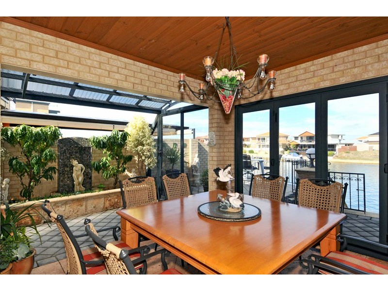 23 Finistere Island Retreat, Halls Head WA 6210