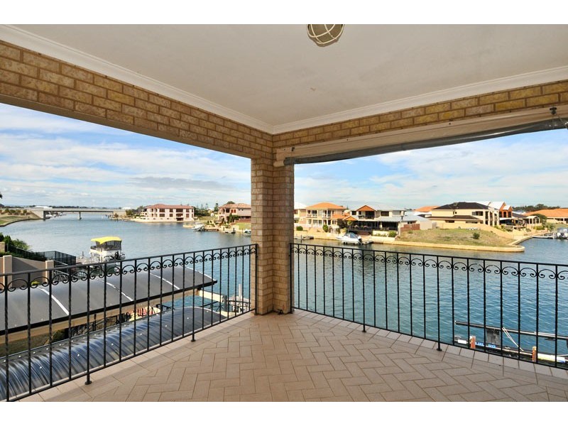 23 Finistere Island Retreat, Halls Head WA 6210