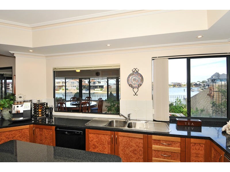 23 Finistere Island Retreat, Halls Head WA 6210