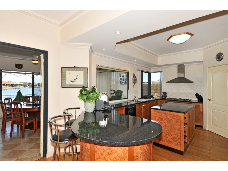 23 Finistere Island Retreat, Halls Head WA 6210