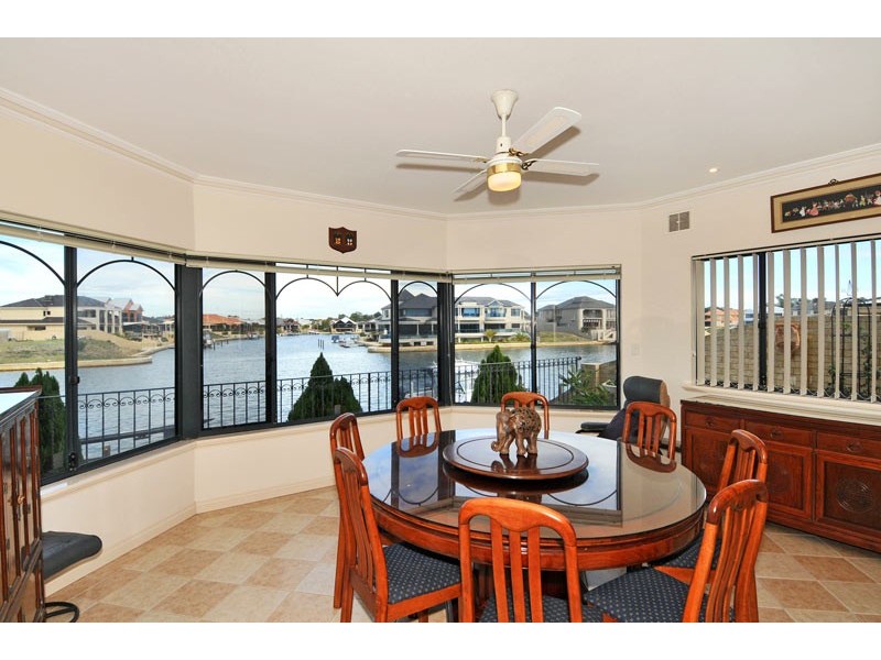 23 Finistere Island Retreat, Halls Head WA 6210