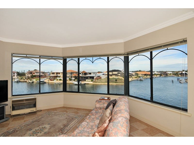 23 Finistere Island Retreat, Halls Head WA 6210