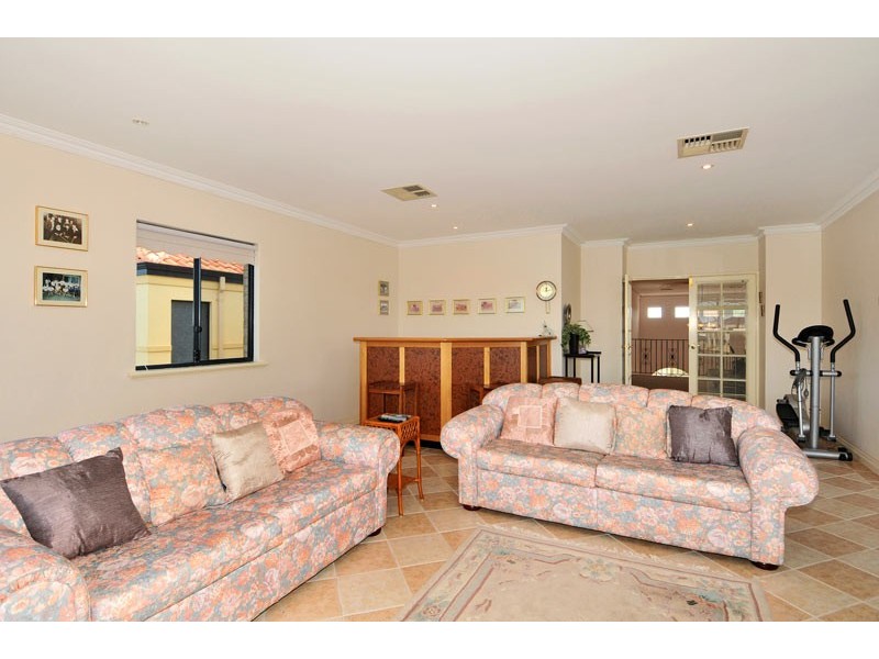 23 Finistere Island Retreat, Halls Head WA 6210