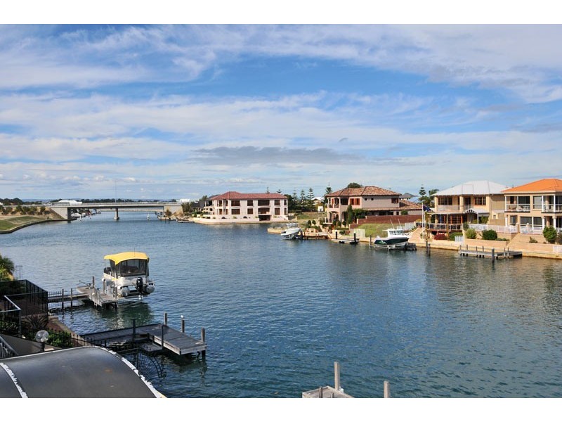 23 Finistere Island Retreat, Halls Head WA 6210