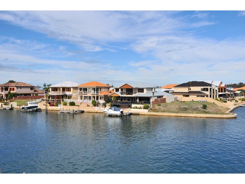 23 Finistere Island Retreat, Halls Head WA 6210