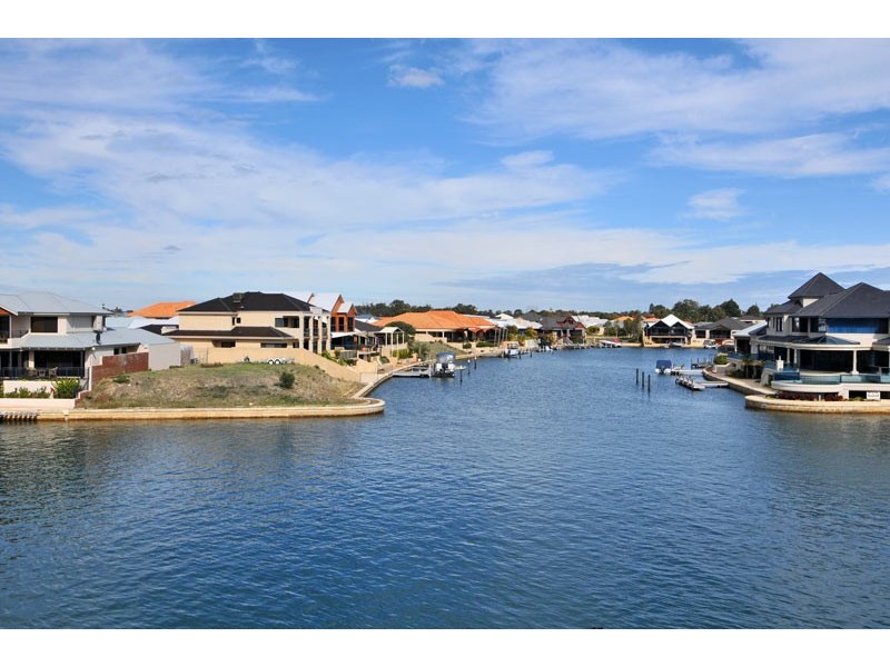 23 Finistere Island Retreat, Halls Head WA 6210