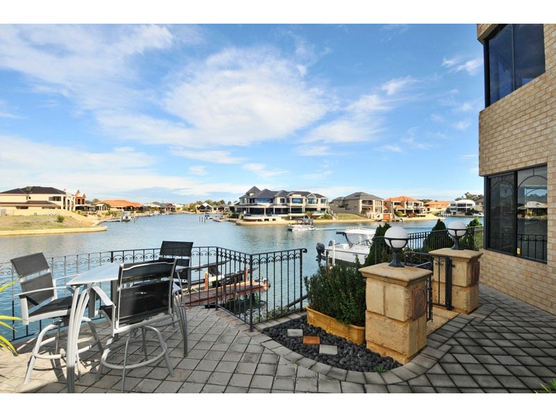 23 Finistere Island Retreat, Halls Head WA 6210