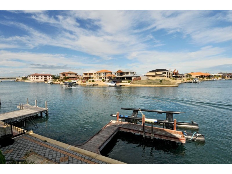 23 Finistere Island Retreat, Halls Head WA 6210