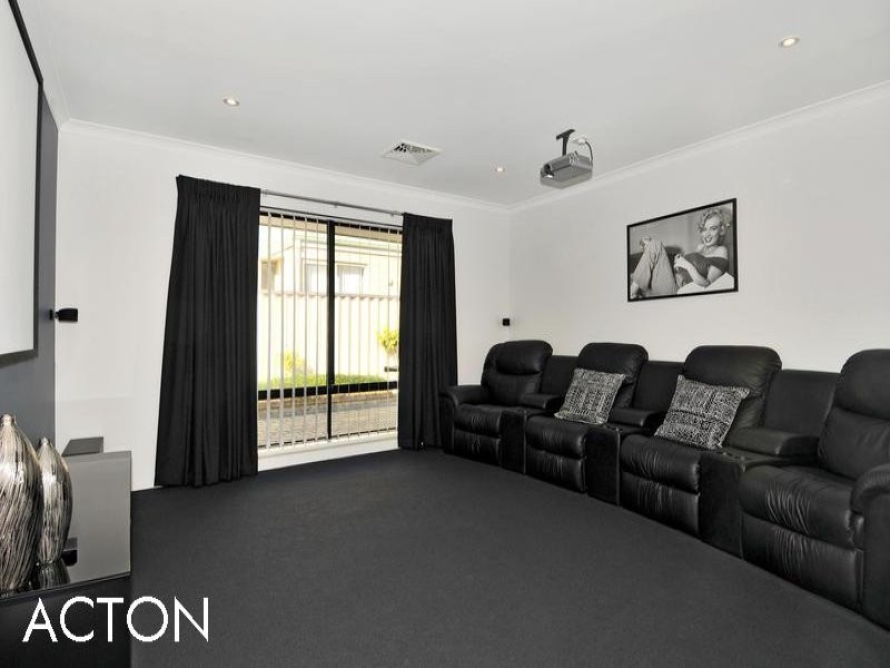 67 Ronsard Drive, San Remo WA 6210