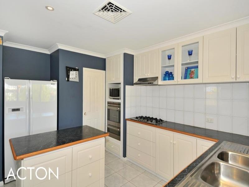 67 Ronsard Drive, San Remo WA 6210