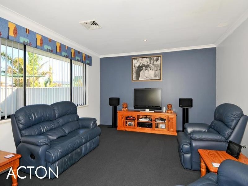 67 Ronsard Drive, San Remo WA 6210