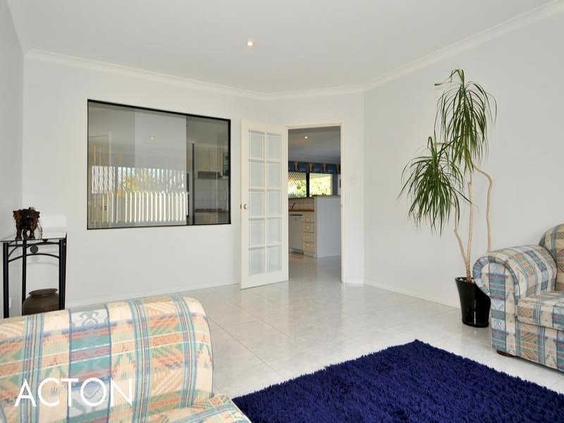 67 Ronsard Drive, San Remo WA 6210