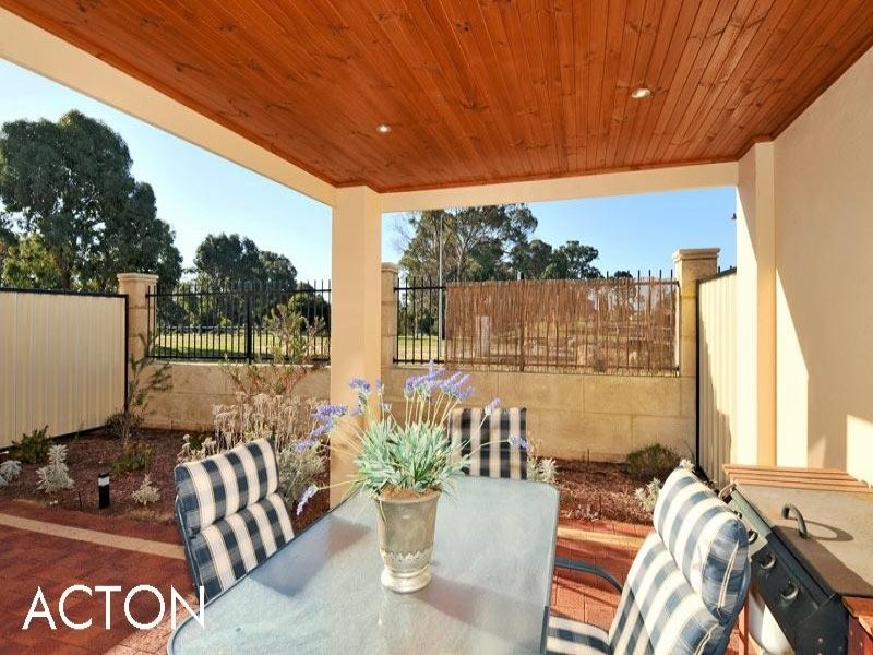 2/21 Pebble Beach Boulevard, Meadow Springs WA 6210