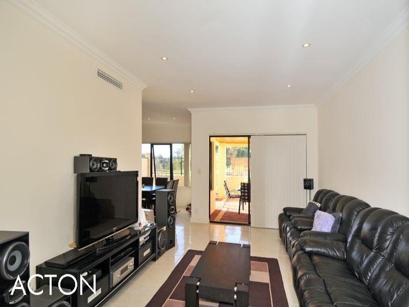 2/21 Pebble Beach Boulevard, Meadow Springs WA 6210