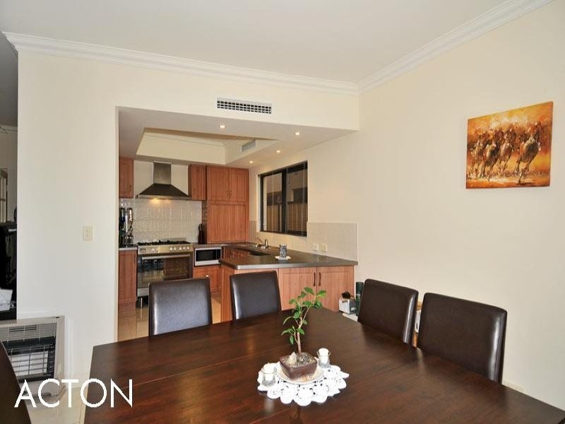 2/21 Pebble Beach Boulevard, Meadow Springs WA 6210