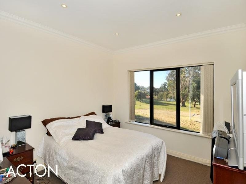 2/21 Pebble Beach Boulevard, Meadow Springs WA 6210