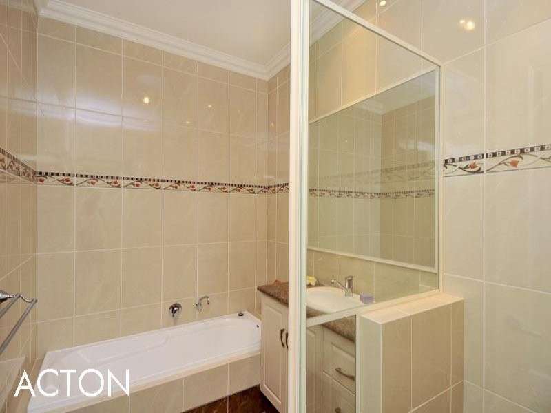 2/21 Pebble Beach Boulevard, Meadow Springs WA 6210