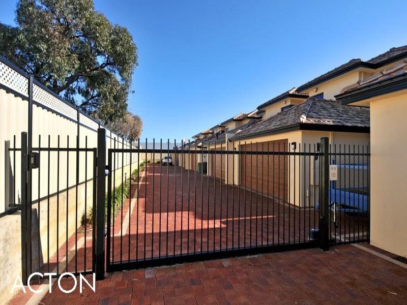 2/21 Pebble Beach Boulevard, Meadow Springs WA 6210