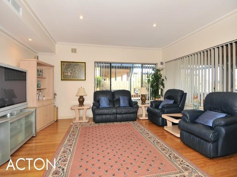 23 Finistere Island Retreat, Halls Head WA 6210