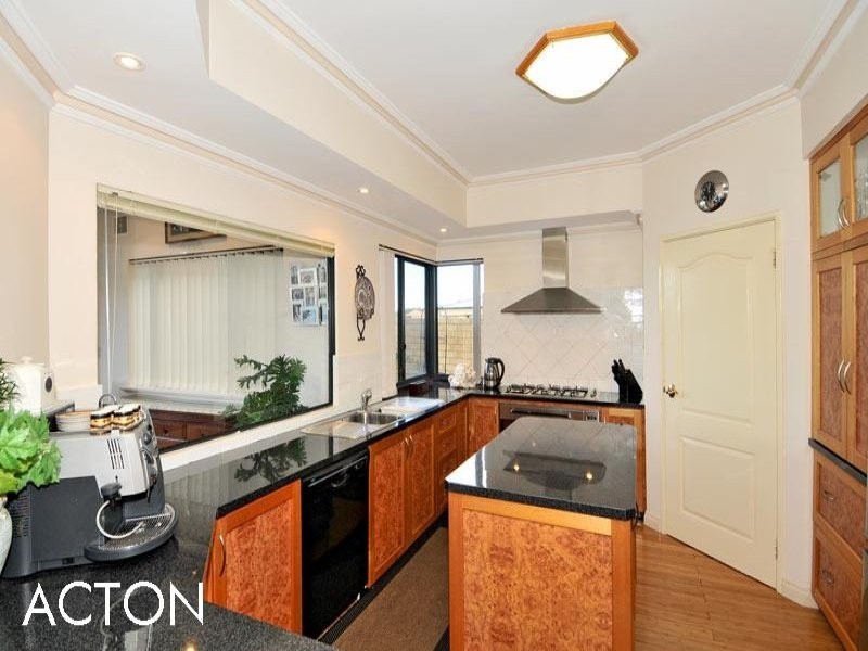 23 Finistere Island Retreat, Halls Head WA 6210