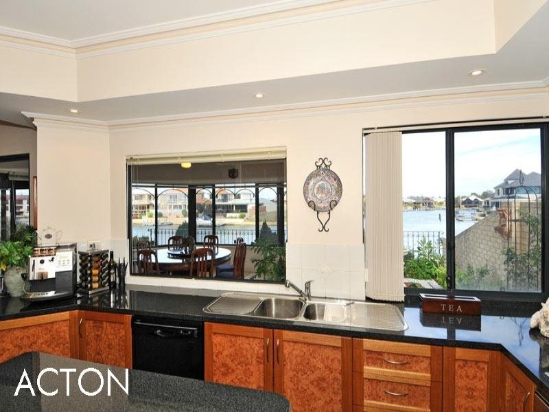 23 Finistere Island Retreat, Halls Head WA 6210