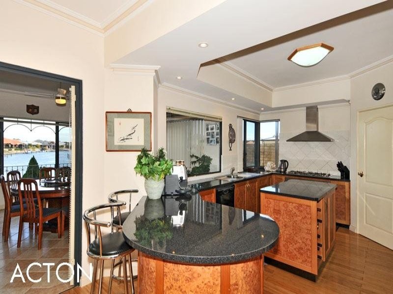 23 Finistere Island Retreat, Halls Head WA 6210