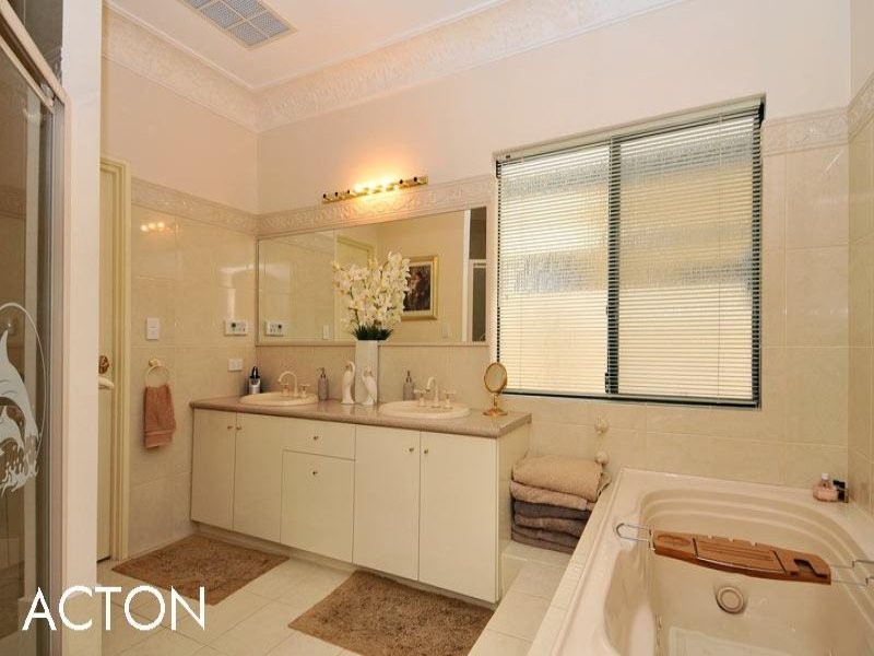 23 Finistere Island Retreat, Halls Head WA 6210