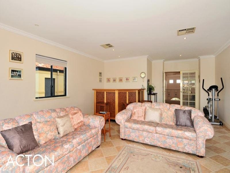 23 Finistere Island Retreat, Halls Head WA 6210