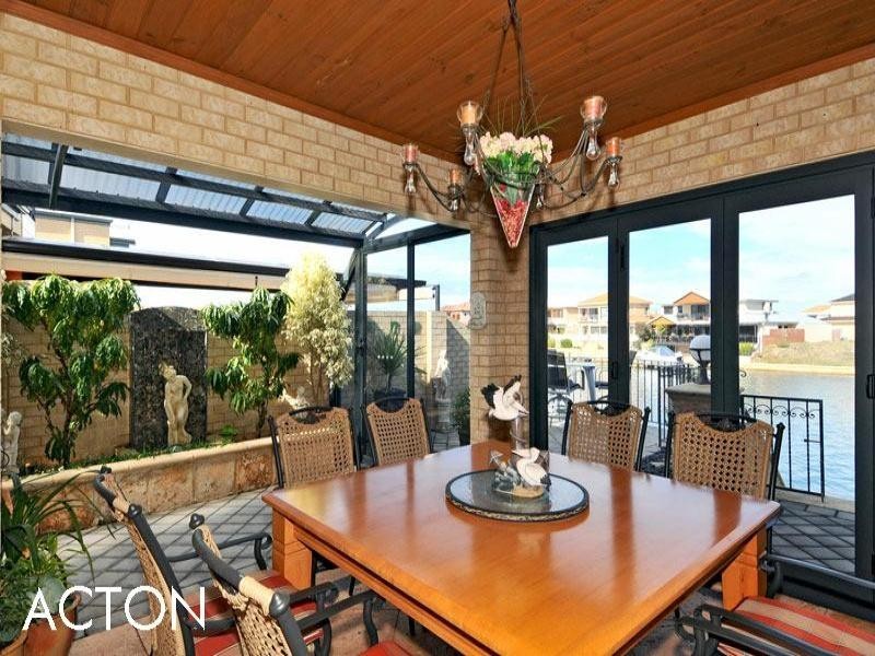 23 Finistere Island Retreat, Halls Head WA 6210