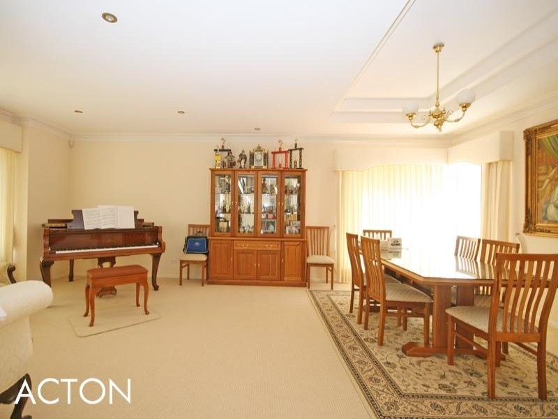 35 Rialto Place, Halls Head WA 6210