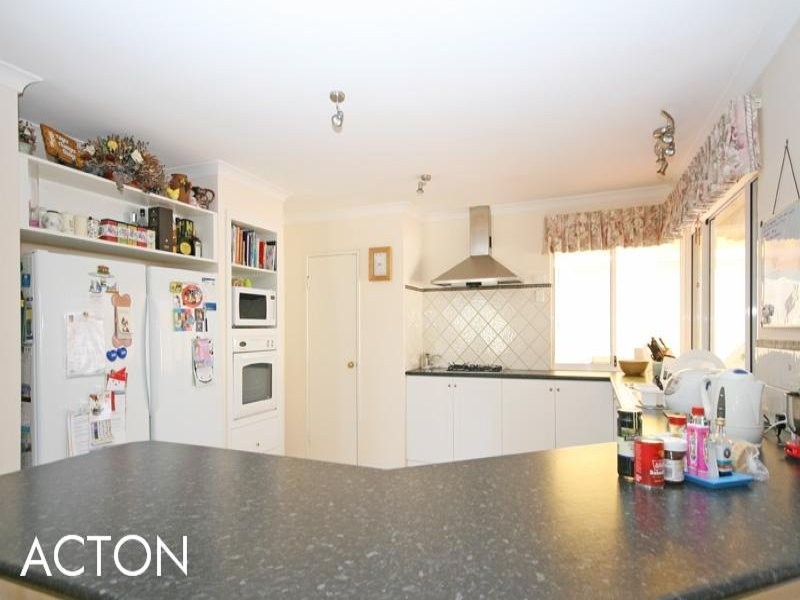 35 Rialto Place, Halls Head WA 6210