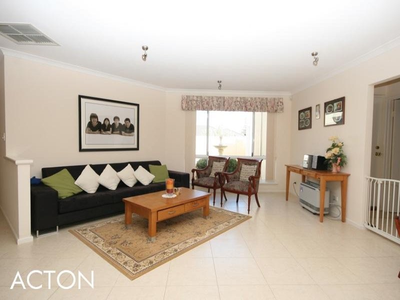 35 Rialto Place, Halls Head WA 6210